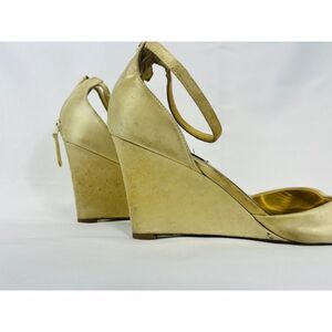 Badgley Mischka Wedge Evening Shoe Scalloped Beige 7.5 READ